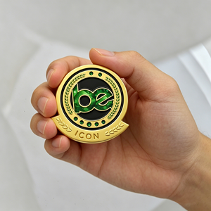 Pin de Solapa Personalizado con Icono Esmaltado y Baño de Oro, Insignia Metálica Verde/Negra con Diamantes de Imitación para Premios Corporativos - Product Image 4