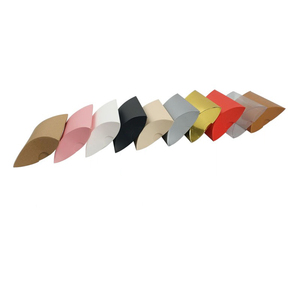 Kleurrijke kussenvormige snoepdozen met reliëf, recycleerbaar, cadeaudoosjes voor feestjes/snacks, aangepaste logo's, rechtstreeks van de fabriek - Product Image 1