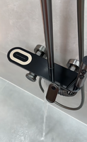Ensemble de douche thermostatique haut de gamme en laiton poli avec barre coulissante et jet de pulvérisation, à poignée unique et finition céramique