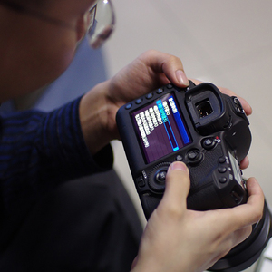 กล้องดิจิตอลระดับมืออาชีพ Mark III พร้อมหน้าจอขนาดใหญ่แบบฟูลเฟรม ความละเอียดวิดีโอ 1080p และการ์ดหน่วยความจำ - Product Image 3