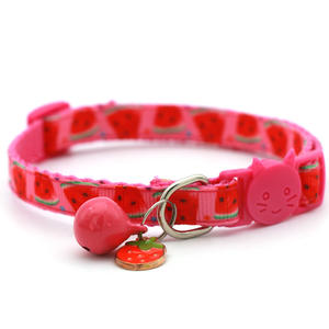 Nuevo <span class=keywords><strong>Collar</strong></span> de gato de frutas con estampado <span class=keywords><strong>Digital</strong></span> para gatos y perros Cinta de poliéster con campana de accesorios Equipo para mascotas cómodo y elegante - Product Image 4