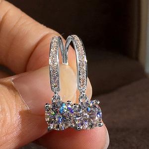Orecchini Pendenti con Zirconi a Quattro Punte per Donne, Gioielli Scintillanti per Matrimoni e Fidanzamenti - Product Image 1