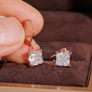 Orecchini Pendenti in Oro Bianco con Zirconi Taglio Principessa, Montatura a Griffe, Gioielli Classici da Donna per Fidanzamento - Product Image 6