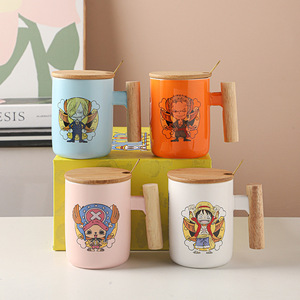 Collezione di un pezzo Cartoon stampato <span class=keywords><strong>tazza</strong></span> da caffè in ceramica con coperchio in legno manico e cucchiaio capacità 350ml per i fan promozione - Product Image 1