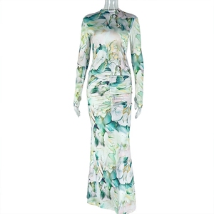 Affascinante Abito Lungo a Maniche Lunghe con Stampa Astratta Verde e Bianca - Glamour Senza Sforzo, Abiti Sexy da Donna per l'Autunno - Product Image 3
