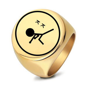 Bague pour homme en or 22 mm, motif sportif de dessin animé, design géométrique, bijou cadeau - Product Image 1