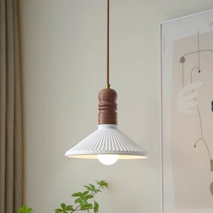 <span class=keywords><strong>Luminaire</strong></span> suspendu miniature en <span class=keywords><strong>bois</strong></span> massif <span class=keywords><strong>et</strong></span> céramique de style français médiéval rétro pastoral, style japonais, <span class=keywords><strong>luminaire</strong></span> suspendu pour salle à manger - Product Image 4