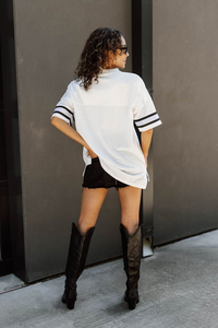 Maillot de football col en V personnalisé pour femmes hauts courts vêtements de football américain Sublimation maille t-shirt respirant Options de taille plus - Product Image 4