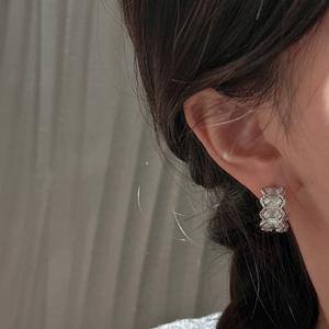 Pendientes de Plata de Ley S925, Diseño Retro de Lujo Ligero con Encaje e Incrustaciones de Circonita, Estilo Minimalista Francés, Venta al por Mayor - Product Image 2