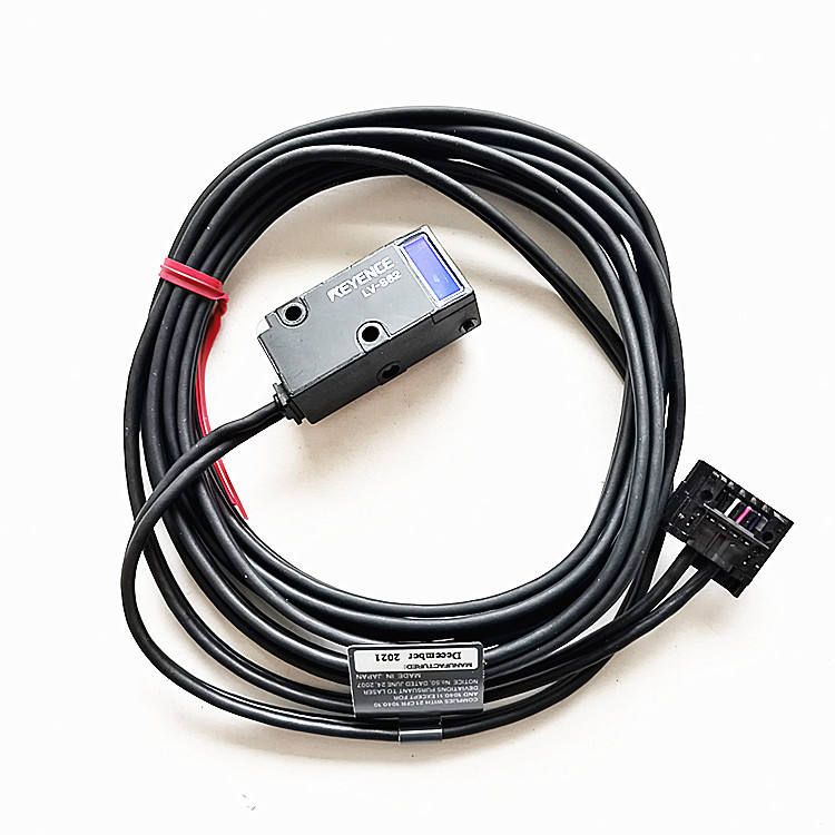 キーエンス LV-S62 平行光デジタルレーザーセンサーシステム（偏位検出