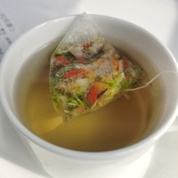 Té Herbal Personalizado de Marca Privada, Mezcla de Semillas de Coix, Gordolobo, Moringa, Flor de Hibisco y Frutas, Té Saludable en Bolsitas Piramidales, 100% Natural