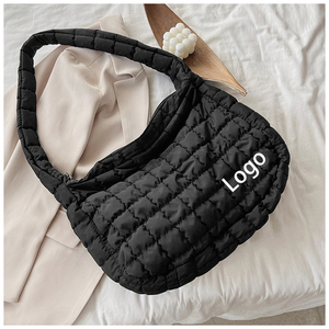 Sac fourre-tout matelassé tendance de couleur unie pour femme, sac à bandoulière léger en coton rembourré avec fermeture éclair - Product Image 5