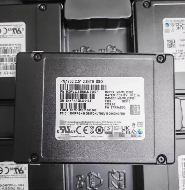 PM1743 MZWLO7T6HBLA-00A07 7.68TB U.2 PCIe 5.0 X4 (NVMe) 2.5inch Enterprise SSD Internal Solid State Hard Drive
