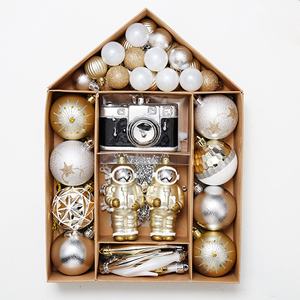 Ensemble de boules de Noël en plastique multicolores et de formes variées pour décorations d'arbre de Noël à la maison et en extérieur - Product Image 3