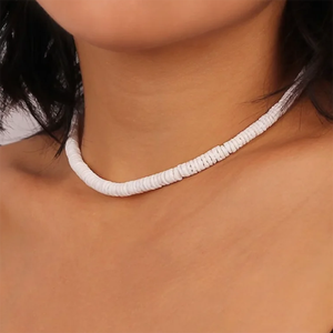 Collar blanco estilo Concha Puka para mujer, gargantilla de surfista de verano con cuentas de disco Heishi, cadena de hilo, accesorios de joyería - Product Image 1