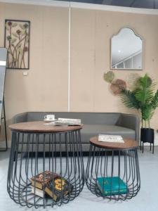 Cesta de decoración de línea moderna con tapa de madera, juego de <span class=keywords><strong>mesa</strong></span> de centro de piedra de mármol <span class=keywords><strong>convertible</strong></span> para sala de estar, comedor, dormitorio, villas, apartamento - Product Image 4