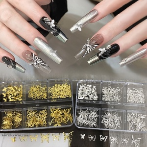 Venta al por mayor de la nueva joyería de uñas con diseño de mariposa hueca de 6 rejillas, decoración de uñas tridimensional DIY en oro y plata. - Product Image 1