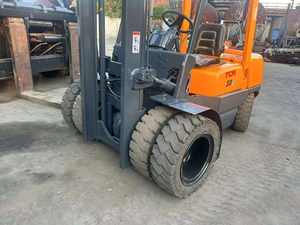 รถยก TCM FD25T3 มือสอง 3 ตัน เครื่องยนต์ดีเซล ประสิทธิภาพสูง ชั่วโมงการทำงานต่ำ สำหรับขาย ใช้ในคลังสินค้า - Product Image 3