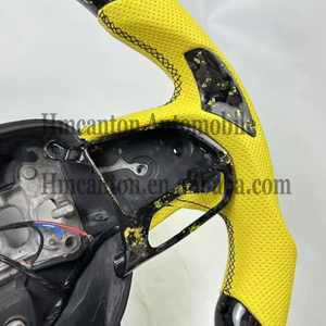 Volante Deportivo de Fibra de Carbono Forjado con Agarre de Cuero Perforado, Diseño Innovador para Dodge Challenger - Product Image 3