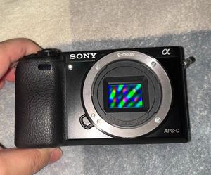 Marca para cámara sin espejo <span class=keywords><strong>Sony</strong></span> Alpha <span class=keywords><strong>A6000</strong></span> con Exmor HD CMOS 24,3 MP ISO 100-25600 25 puntos CD-AF Tarjeta SD - Product Image 4