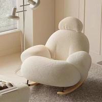 Fauteuil à bascule moderne en laine d'agneau blanche, meubles de maison en tissu pour se détendre et profiter de ses loisirs dans la chambre ou le salon