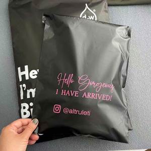 ถุงพลาสติกสีชมพูรีไซเคิลได้สำหรับส่งสินค้า เช่น รองเท้า ถุงเท้า เสื้อผ้าขนสัตว์ พร้อมพิมพ์โลโก้ตามสั่ง - Product Image 4