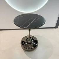 Table d'appoint en métal pour salon