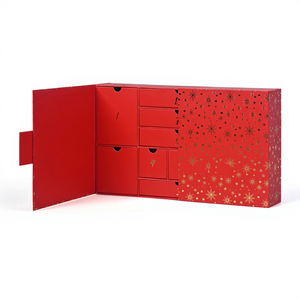Boîte de calendrier de l'avent de luxe rouge avec numéros en feuille d'or et texte russe pour usage cosmétique - Product Image 2