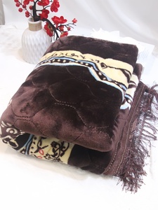 Classic Muslim floral woven washable flannel <b>mat</b> with an arched design, used for car interiors, home camping, and picnics - Product Image 1