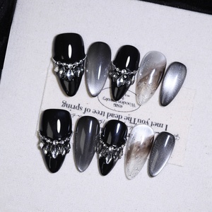 10 faux ongles noirs de style rétro français, faits à la main, prêts à poser, pré-dessinés, pour un look européen et américain - Product Image 1