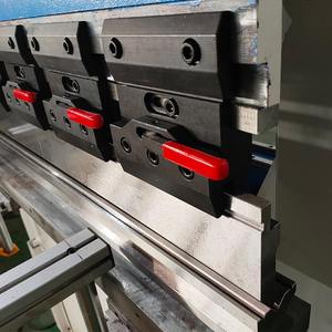 Presse plieuse chinoise BLMA 125T 160T <span class=keywords><strong>200T</strong></span> Presse plieuse NC Système E21 Machine hydraulique Prête à être expédiée sur le marché vietnamien - Product Image 3