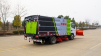 Camion balayeuse routière avec pelle à neige, réservoir d'eau de 1,5 m³ et bac à poussière de 4 m³, vente directe d'usine, véhicule de nettoyage de rue personnalisable