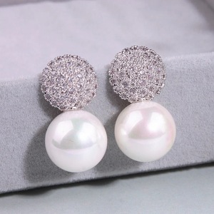 Boucles d'oreilles clous géométriques rondes pour femmes, design princesse perlé, accessoires d'oreille pour robe de soirée - Product Image 5