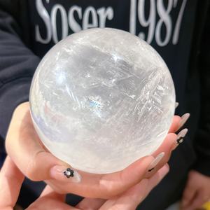 Sphère de cristal de quartz clair de grande taille en pierre naturelle de haute qualité de 8,5 à 9 cm pour la décoration de la maison et la méditation - Product Image 6