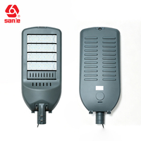 Lampadaire LED DL226 IP66 Étanche en Alliage d'Aluminium 140lm/W 4200-42000lm AC 90-305V Faisceau T2/T3/T4 50000 Heures Garantie 5 Ans