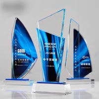 Usine en gros K9 Trophée en cristal vierge Prix personnalisé gravé au laser Design classique Bouclier en verre de cristal Prix pour les souvenirs