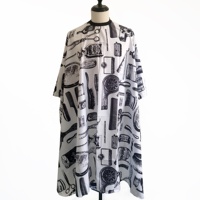 Nouvelle arrivée Cape de barbier de salon de beauté de haute qualité avec des motifs provenant directement du fabricant Cape de coupe de cheveux avec logo