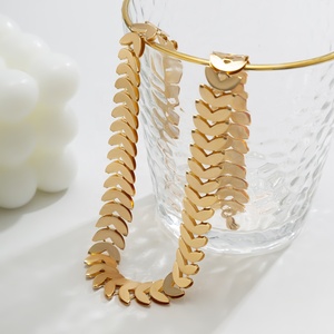 Gargantilla corta de cadenas de escala simple para mujer, <span class=keywords><strong>Collar</strong></span> elegante de moda para mujer, accesorios para el cuello, joyería de moda 2024 para mujer - Product Image 5