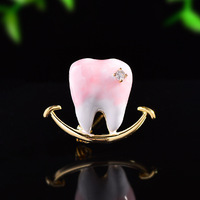 TIANSHE Broche Mignonne en Forme de Dent, Fleur de Poitrine à Sourire Dégradé, Épingle Amusante et Adorable