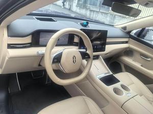 AITO M5 Extended-Range Ultra SUV 4x4 Usato 2025 viola su sfondo albicocca - Product Image 4