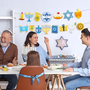Nuova Ghirlanda Decorativa con Lettere Glitterate 'Happy Hanukkah' di Nicro, Design con Esagramma e Candelabro, Bandiera per Decorazioni Festive - Product Image 5