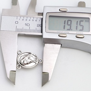 Plata antigua Divina Misericordia Hermana Faustina Rosario Centro de mesa Medalla de metal religioso Técnica de fundición y chapado - Product Image 5