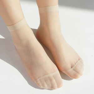 <span class=keywords><strong>Bas</strong></span> pour femmes Chaussettes courtes fines Chaussettes minces de <span class=keywords><strong>couleur</strong></span> <span class=keywords><strong>chair</strong></span> Chaussettes d'été noires pour femmes Anti-accrochage - Product Image 5