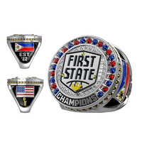 Personnalisez une bague de championnat de baseball plaquée or tendance pour mettre en valeur votre goût et votre style extraordinaires.