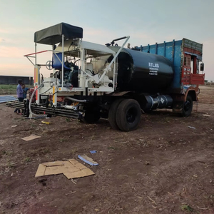 Distributeur de pression de bitume de haute précision de pulvérisateur de bitume monté sur camion pour la construction de routes - Product Image 1