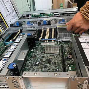 เซิร์ฟเวอร์แร็คประสิทธิภาพสูง ProLiant DL580 Gen11 4U พร้อมโปรเซสเซอร์ Xeon Gold 5115 กำลังไฟ 2x1600W รุ่น MR416i-o ช่องใส่ไดรฟ์ 8SFF มีสินค้าในสต็อก - Product Image 4