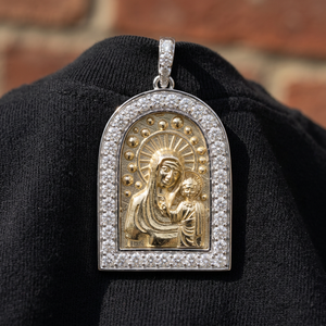 Colgante Religioso de Plata 925 con Diamante Cultivado en Laboratorio, Amuleto Devocional con Diseño de Madre e Hijo, Chapado en Oro, Certificado IGI, Regalo para Fiestas - Product Image 1
