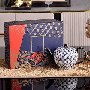 Service à thé de luxe vintage en porcelaine fine, théière, pot à lait et pot à sucre en céramique - Product Image 1