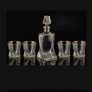 2020 Nieuwe Ontwerp Gouden Rand Crystal Whiskey Decanter Gift Sets Luxe 4 Glazen Whiskey Decanter Voor Gift Promotionele