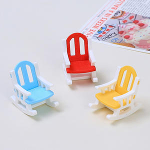 Оптовый набор миниатюрной мебели из смолы: высококачественный стол и стулья для кукольного домика - Product Image 3